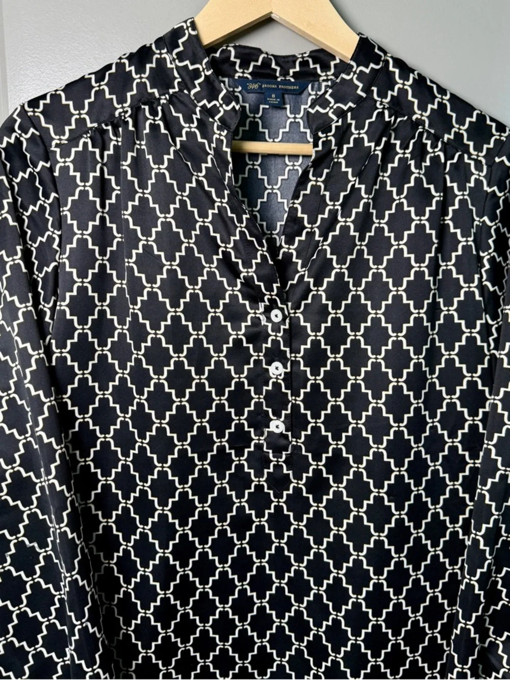 Brooks Brothers “346” Satin Geo Print Blouse Preppy | Black & White | Size 8 - Picture 2 of 7